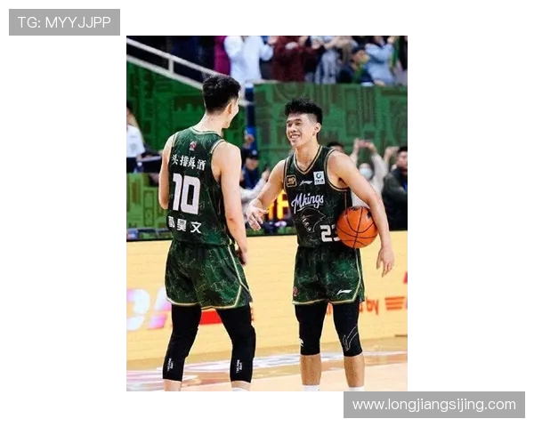 南京同曦力拼广东宏远 全力争胜迎接CBA季后赛关键战 南京同曦力拼广东宏远 全力争胜迎接CBA季后赛关键战