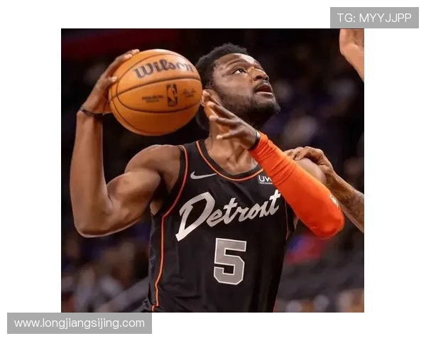 火箭与马刺激战正酣 赛季关键对决两队全力拼搏争夺胜利 火箭与马刺激战正酣 赛季关键对决两队全力拼搏争夺胜利