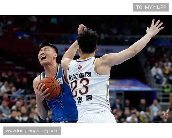 南京同曦迎战广东宏远 激烈对决见证CBA赛场精彩对抗 南京同曦迎战广东宏远 激烈对决见证CBA赛场精彩对抗