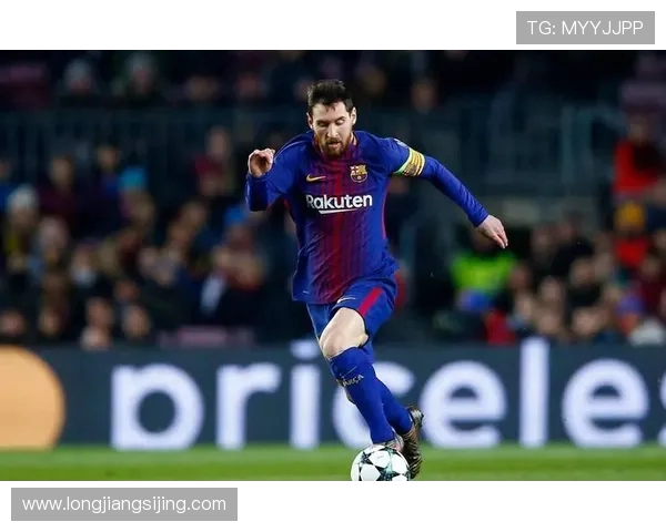 《聚焦足球传奇人物的成长与辉煌 足坛巨星的崛起与影响力》