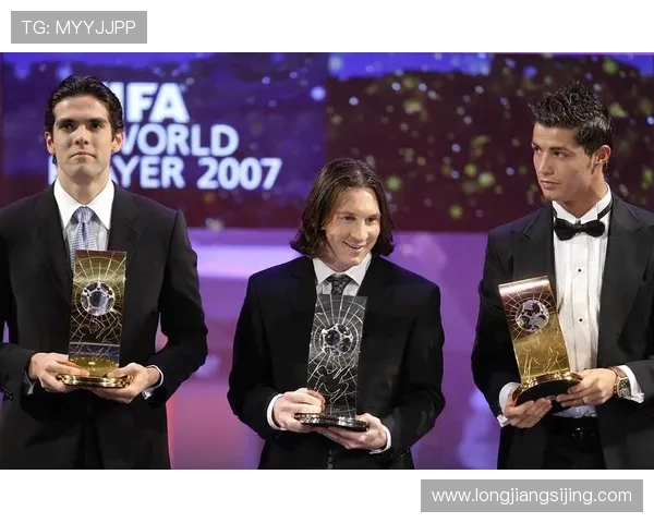 足球世界的巅峰对决：盘点历史上最具影响力的经典赛事与球员