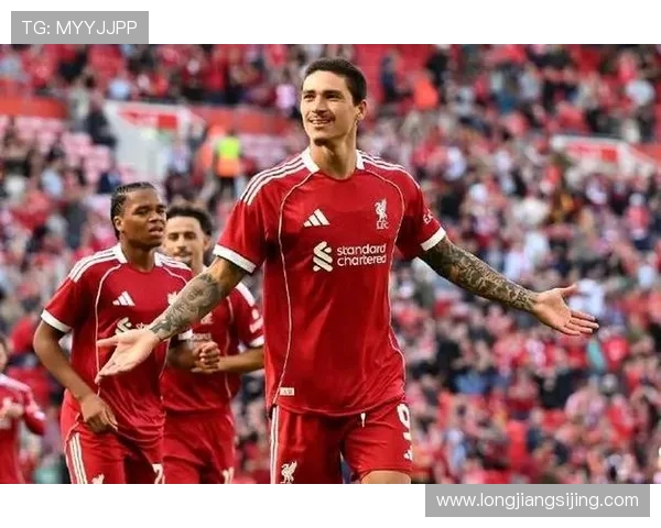 努涅斯在赛场上的精彩表现引发热议球迷对其未来发展充满期待